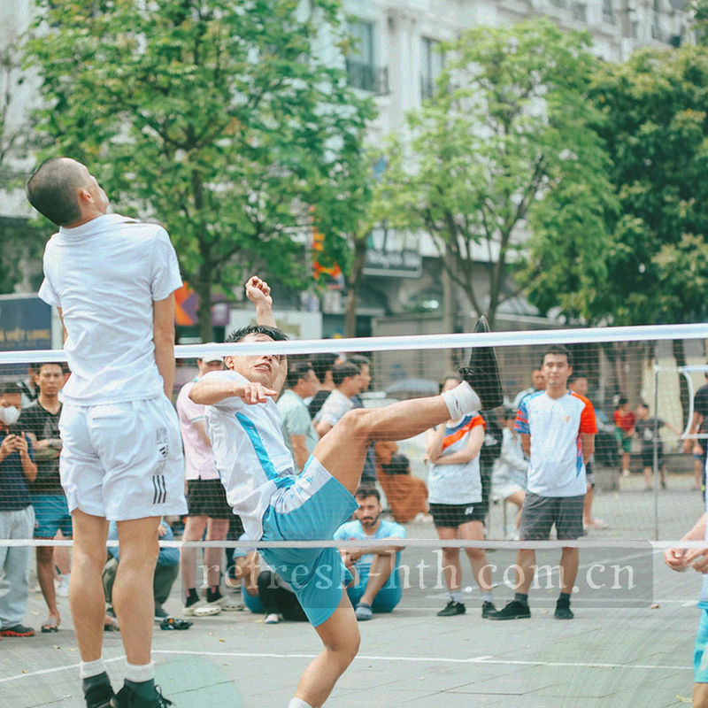 雷达图显示五个评测维度的性能表现